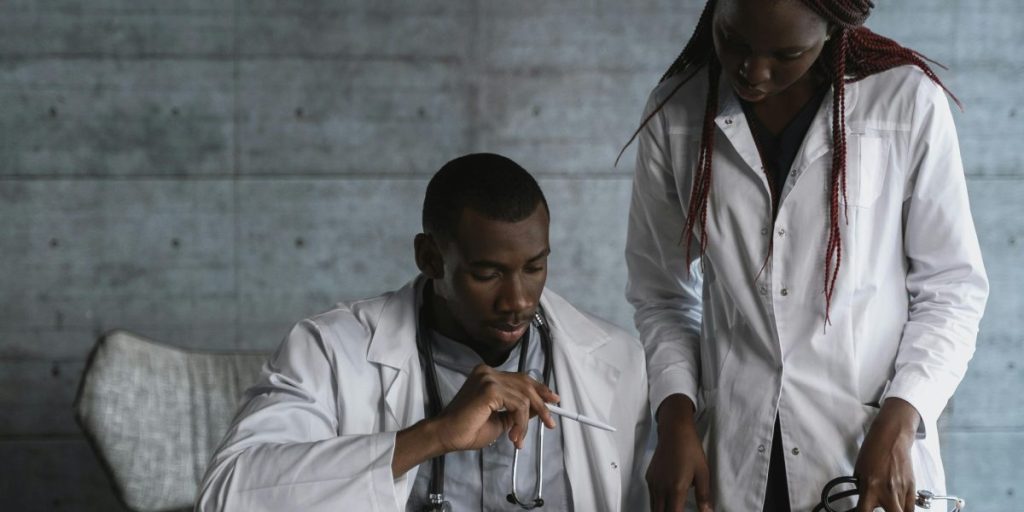Choose Online Nursing Programs Using Critical Thinking