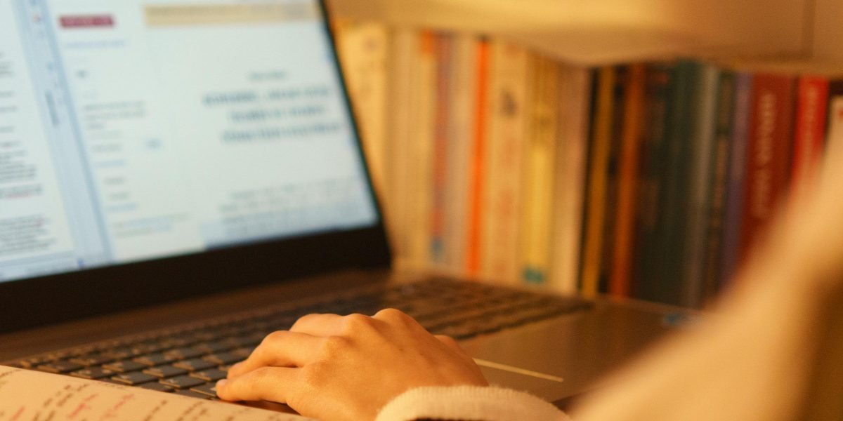 This article is a practical guide to choosing and succeeding in an online associate degree program. It defines what an online associate degree is, explains the...