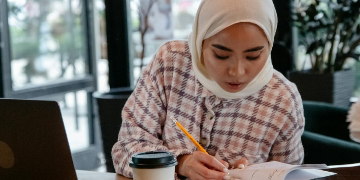 A person studying effectively in a flexible environment, balancing education with daily life.